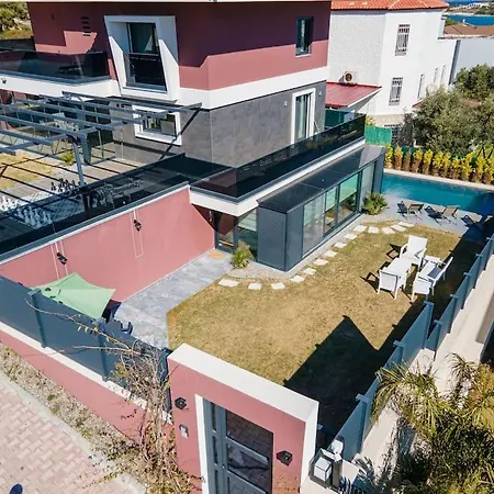 Villa Cesme'de Ozel Havuzlu, Barbeku Alanli Villa-awz111 *