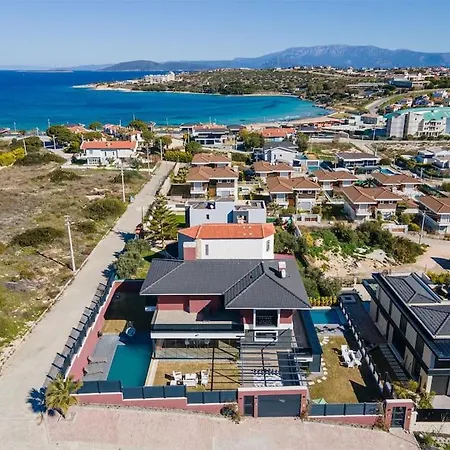 Cesme'de Ozel Havuzlu, Barbeku Alanli Villa-awz111 *