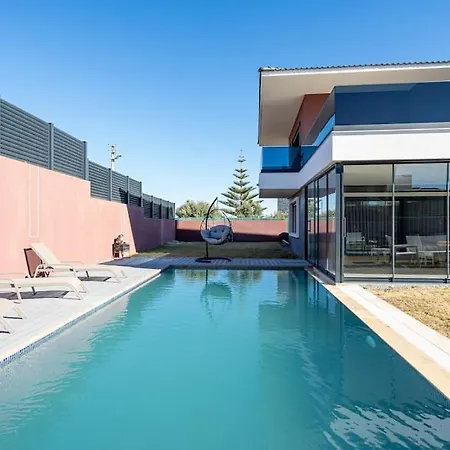 Cesme'de Ozel Havuzlu, Barbeku Alanli Villa-awz111 Villa *
