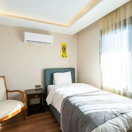 Cesme'de Ozel Havuzlu, Barbeku Alanli Villa-awz111 Villa