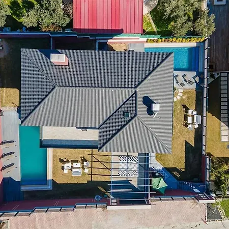 Cesme'de Ozel Havuzlu, Barbeku Alanli Villa-awz111 * Cesme