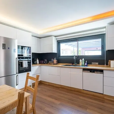 Cesme'de Ozel Havuzlu, Barbeku Alanli Villa-awz111