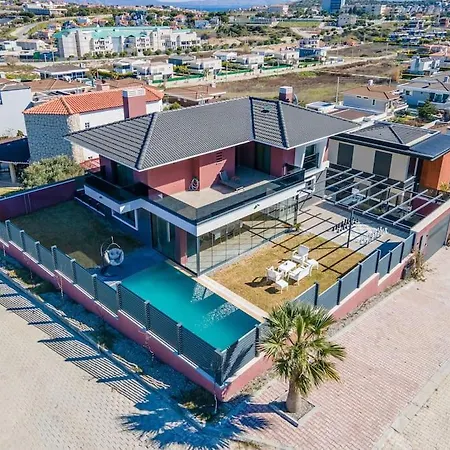 Cesme'de Ozel Havuzlu, Barbeku Alanli Villa-awz111 *