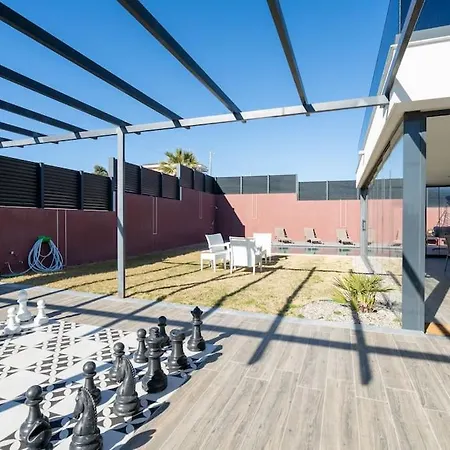 Cesme'de Ozel Havuzlu, Barbeku Alanli Villa-awz111 Villa *