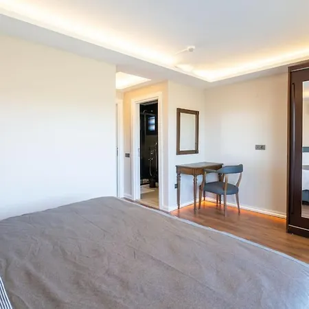 Cesme'de Ozel Havuzlu, Barbeku Alanli Villa-awz111 Cesme