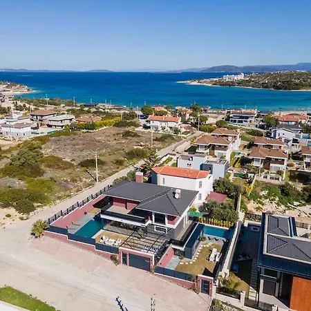 Cesme'de Ozel Havuzlu, Barbeku Alanli Villa-awz111 *